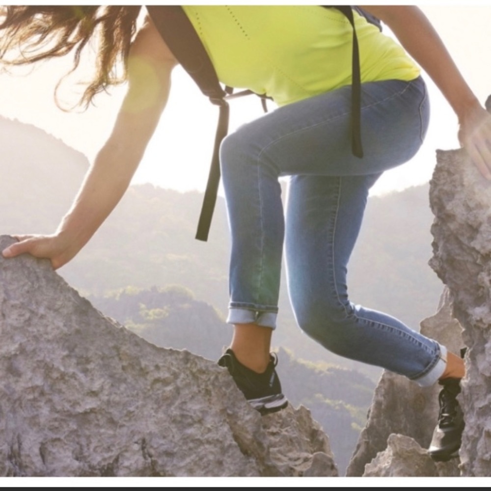 Athleta Sculptek Ultra Skinny Midnight Jean size 6